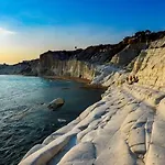 Nuovo In Full Optional Con Piscina E Veranda Vista Mare A 500 Mt Dalla Della Scala Realmonte